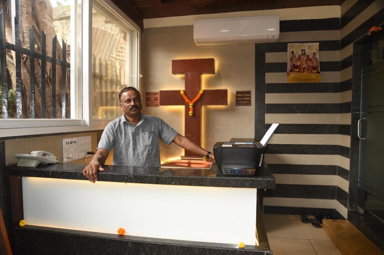 Hotel Triton - Near Us Embassy - Hotel In Sion Mumbai Exteriör bild